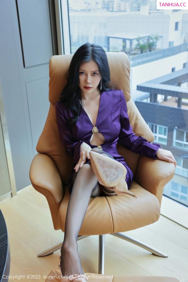 尹甜甜  [XiuRen]高清写真图 2023.11.22 No.7700 尹甜甜 黑丝美腿第6张图片